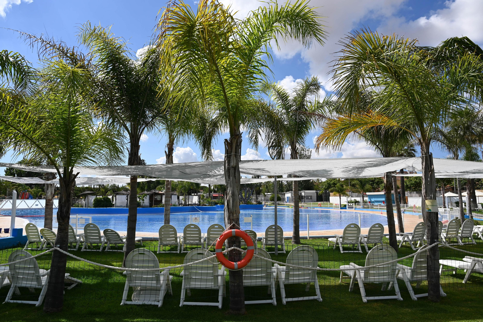 Apertura de piscinas en Arena Village