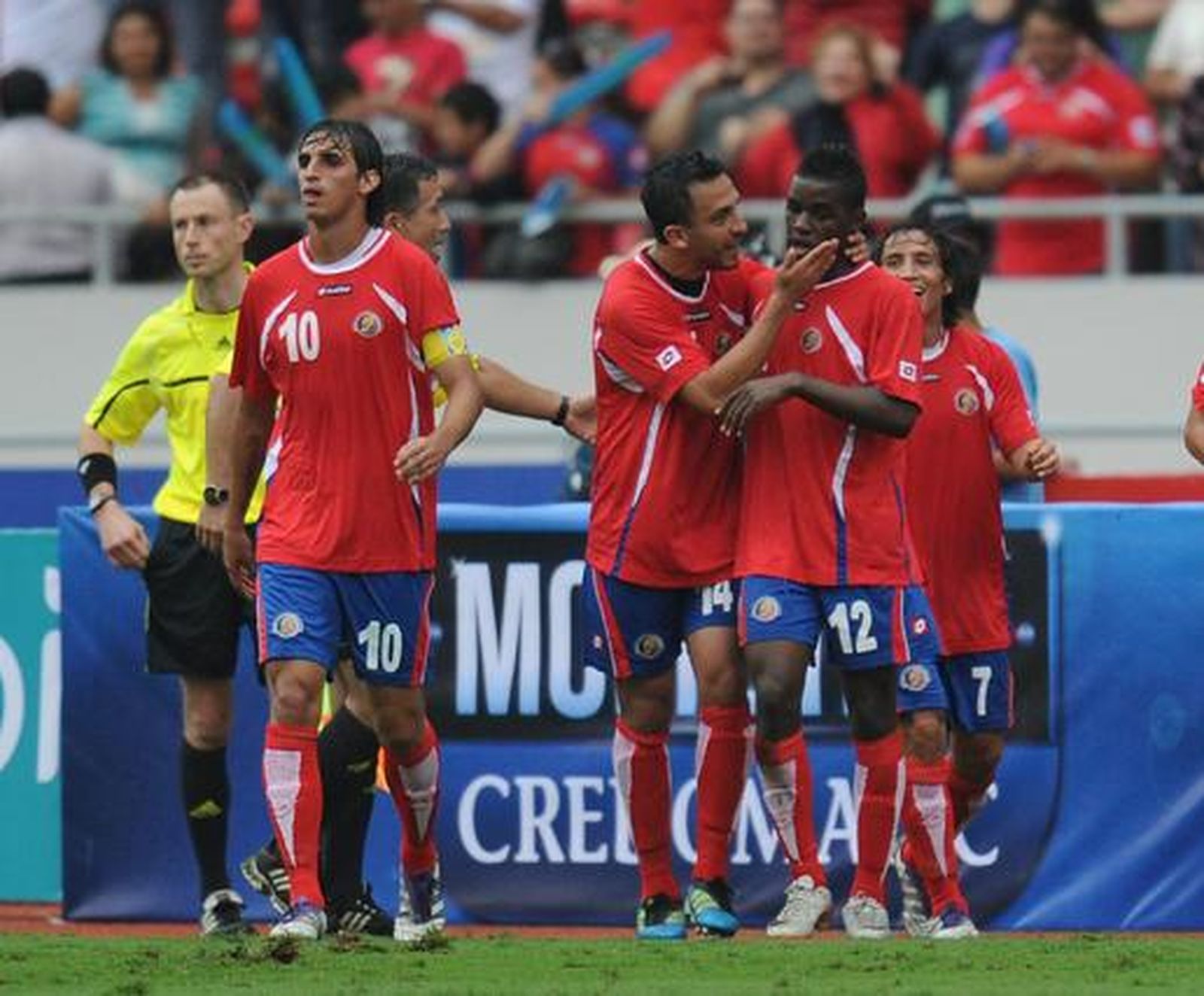 Un gol en el descuento de Villa salvó el empate de la selección española tras tener que remontar dos goles después de un desastroso primer tiempo.

Foto: afp