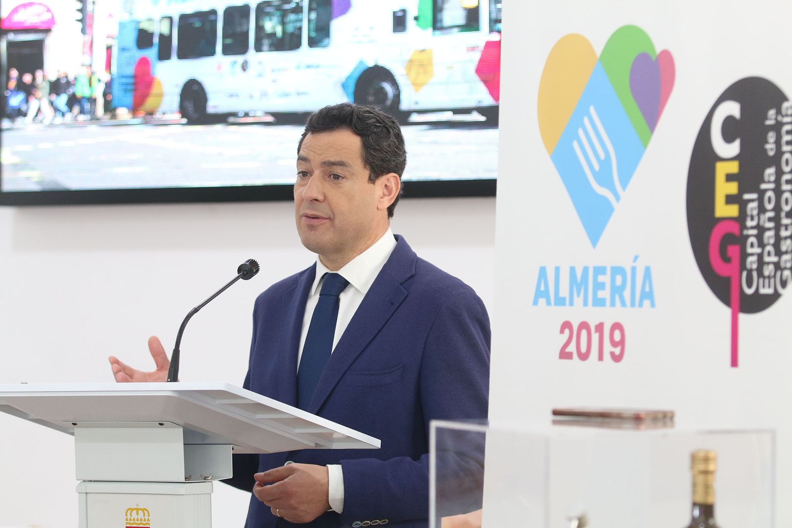 Las imágenes de la visita de Juanma Moreno a Almería