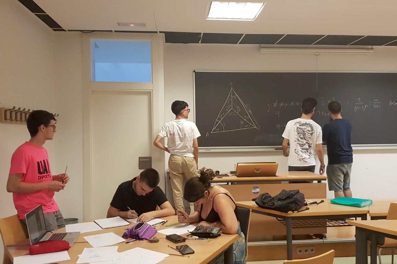 El equipo durante la preparación del certamen