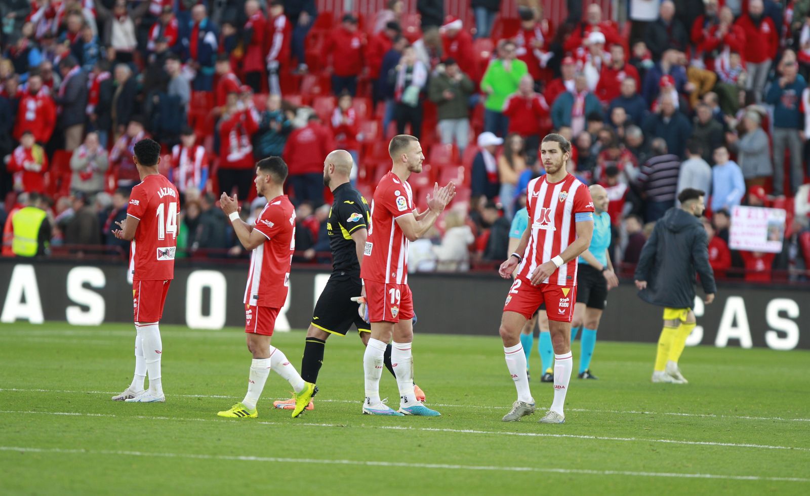 Imágenes de la derrota de la U.D. Almería ante el Villarreal por 0 a 2