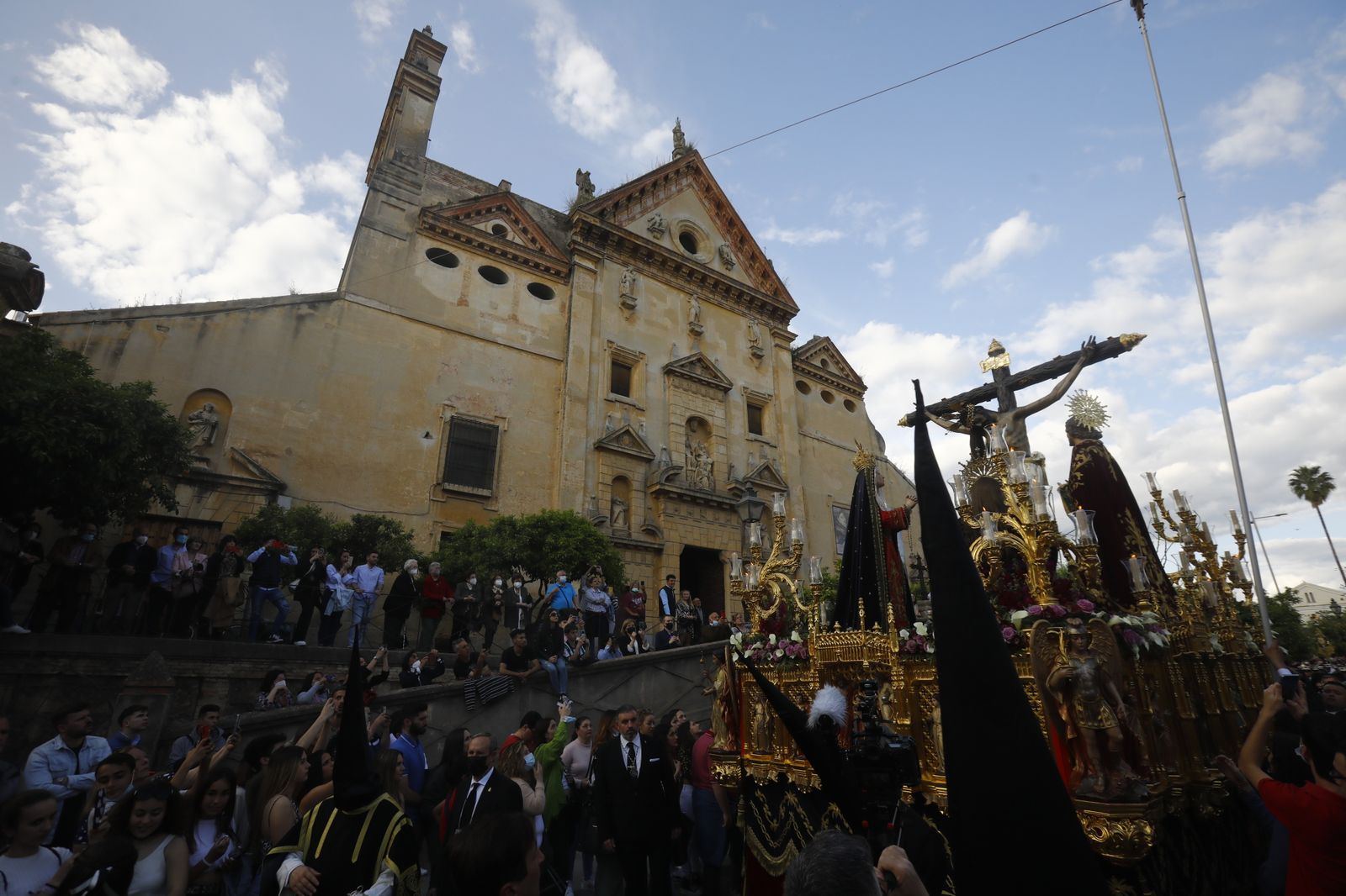 Jueves Santo en Córdoba: La procesión del Cristo de Gracia, en imágenes