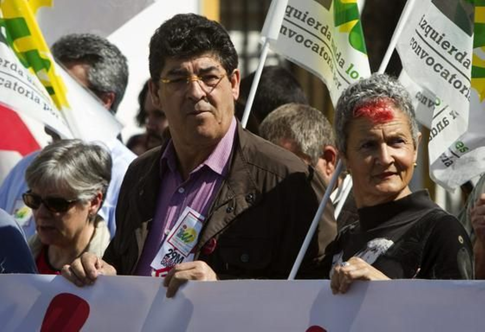 Diego Valderas en la manifestación contra la reforma laboral en Huelva.  Foto: EFE