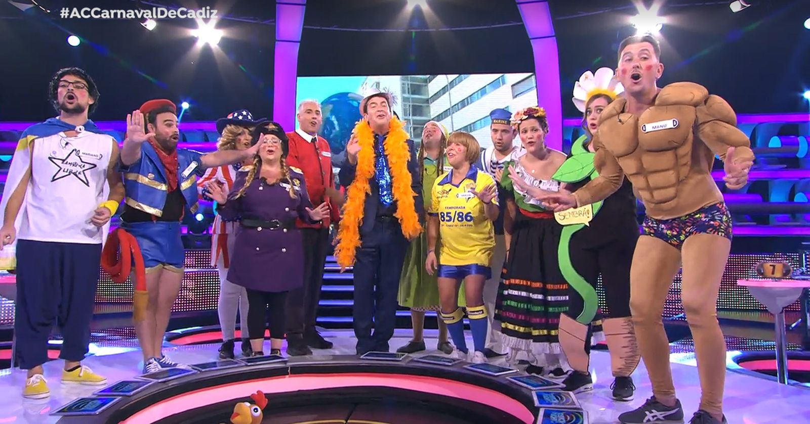 Los participantes en el programa especial de 'Ahora Caigo' dedicado al Carnaval.