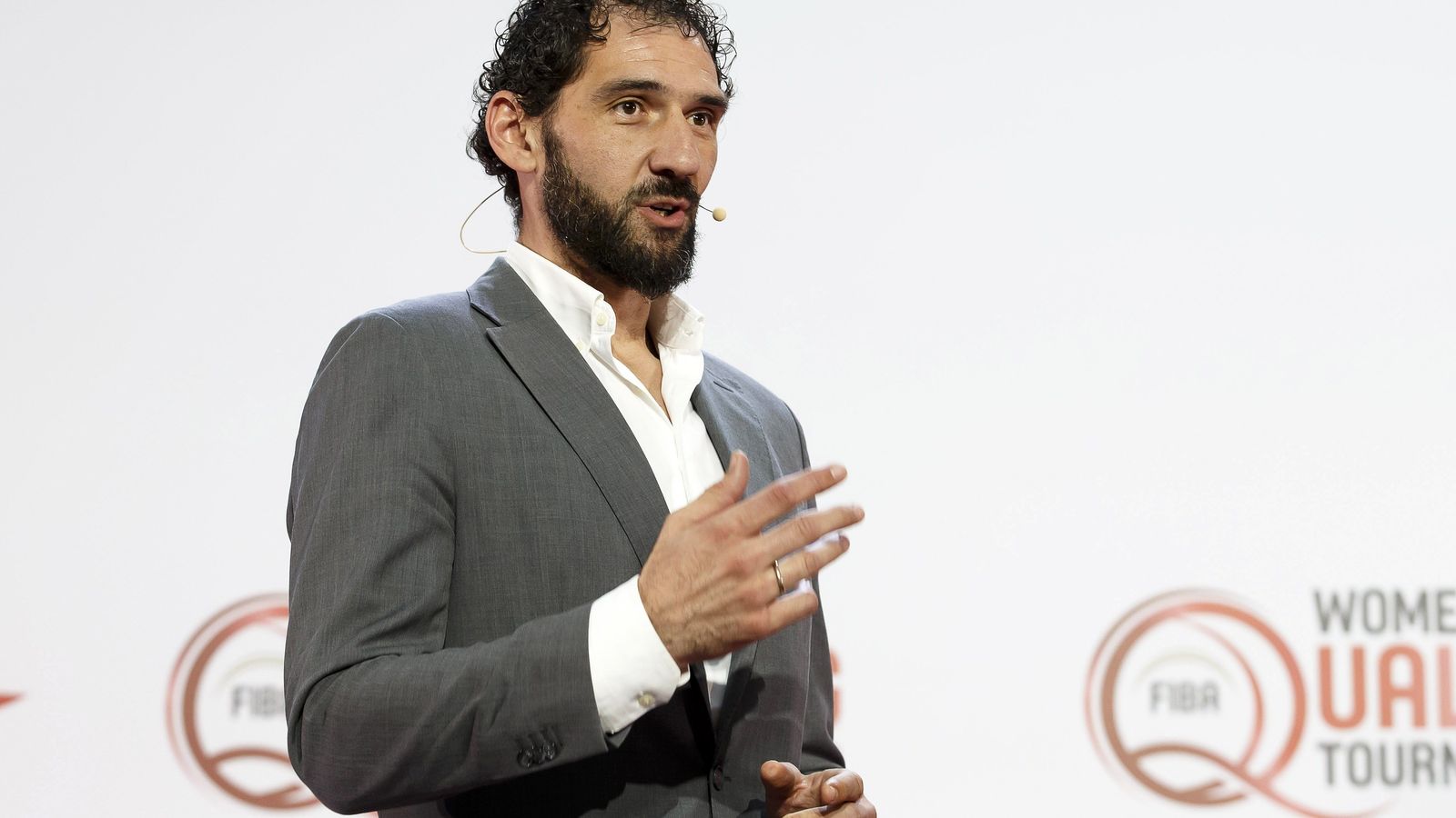 La FEB tiene una difícil papeleta entre manos