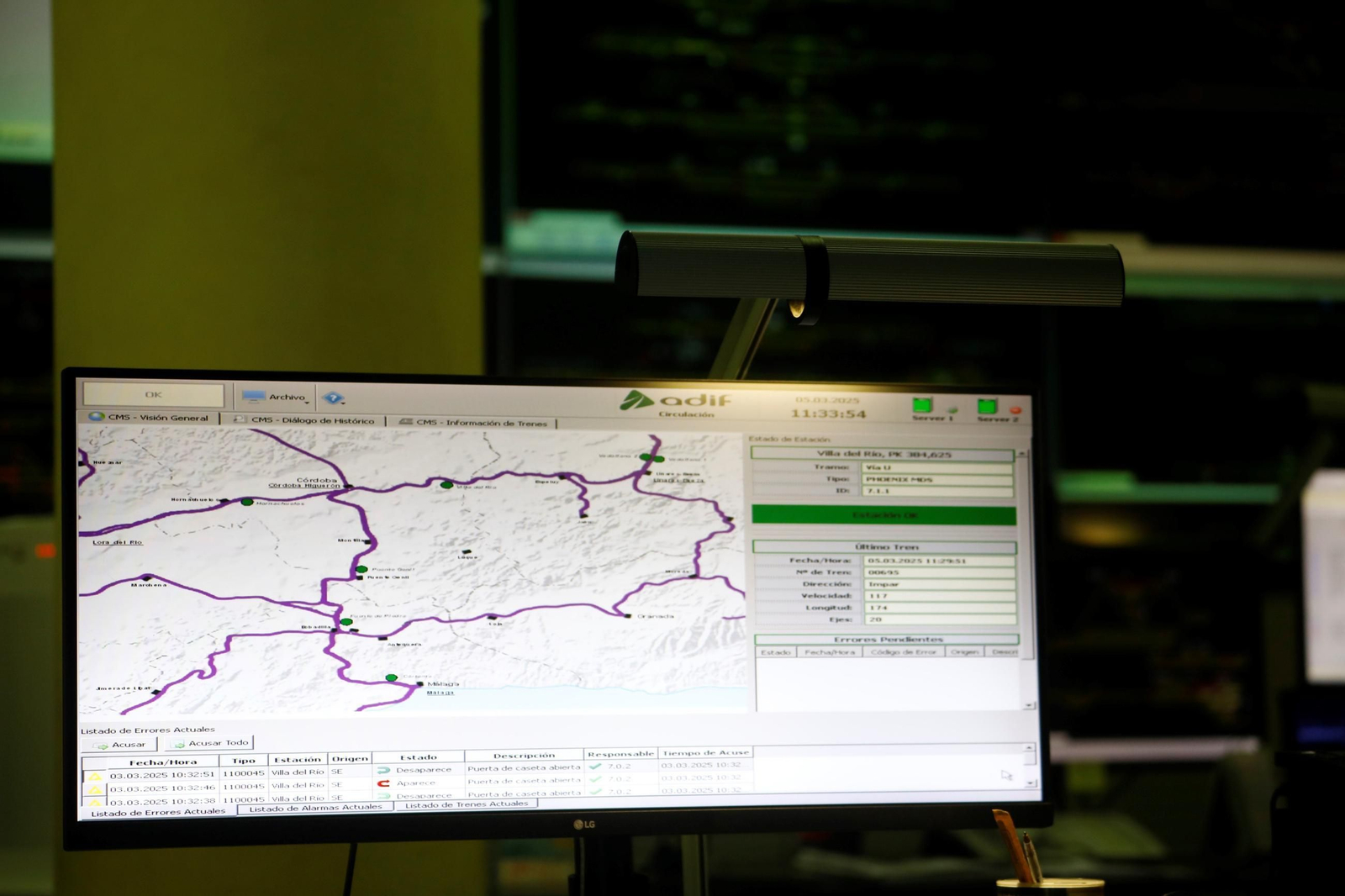 Un día de trabajo en el Centro de Regulación de Circulación de la estación de Córdoba, en imágenes