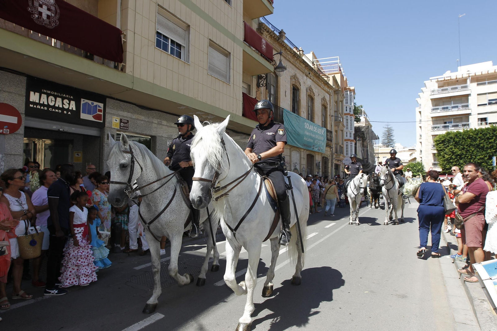Fotogalería ofrenda floral a la Virgen del Mar. Feria de Almería 2019