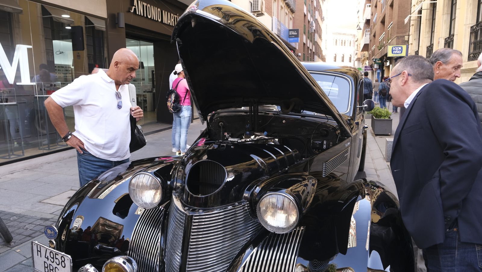 La 33 Ruta de Automóviles Antiguos toma las calles de Almería