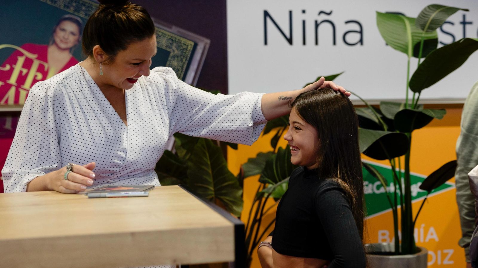 Las imágenes de la firma de discos de Niña Pastori en Cádiz