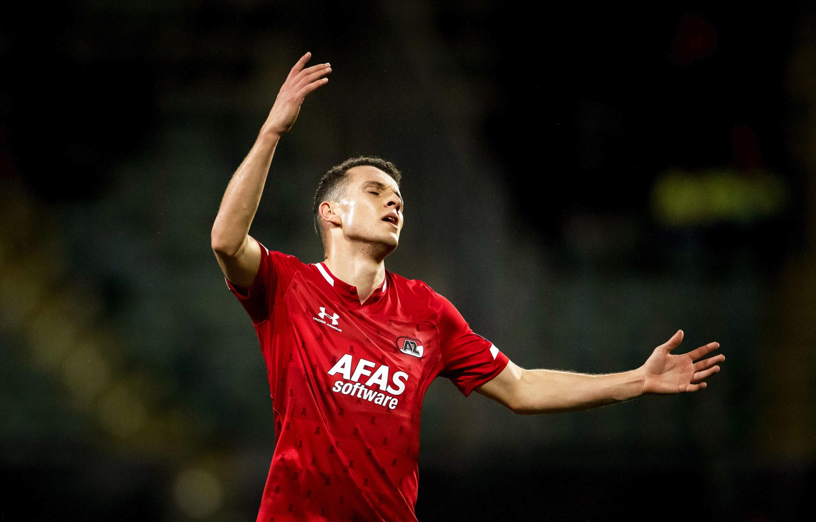Idrissi se lamenta tras una ocasión en la Europa League frente al Partizan.