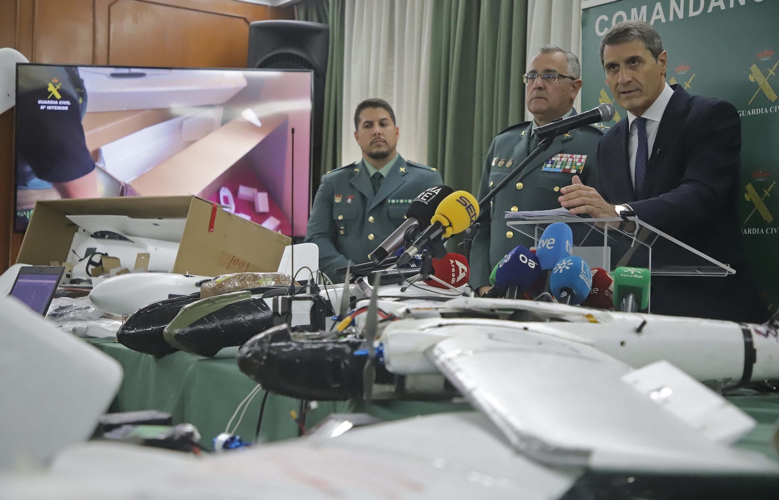 Fotos de los drones de largo alcance para introducir hachís en España desde Marruecos incautados por la Guardia Civil en Algeciras