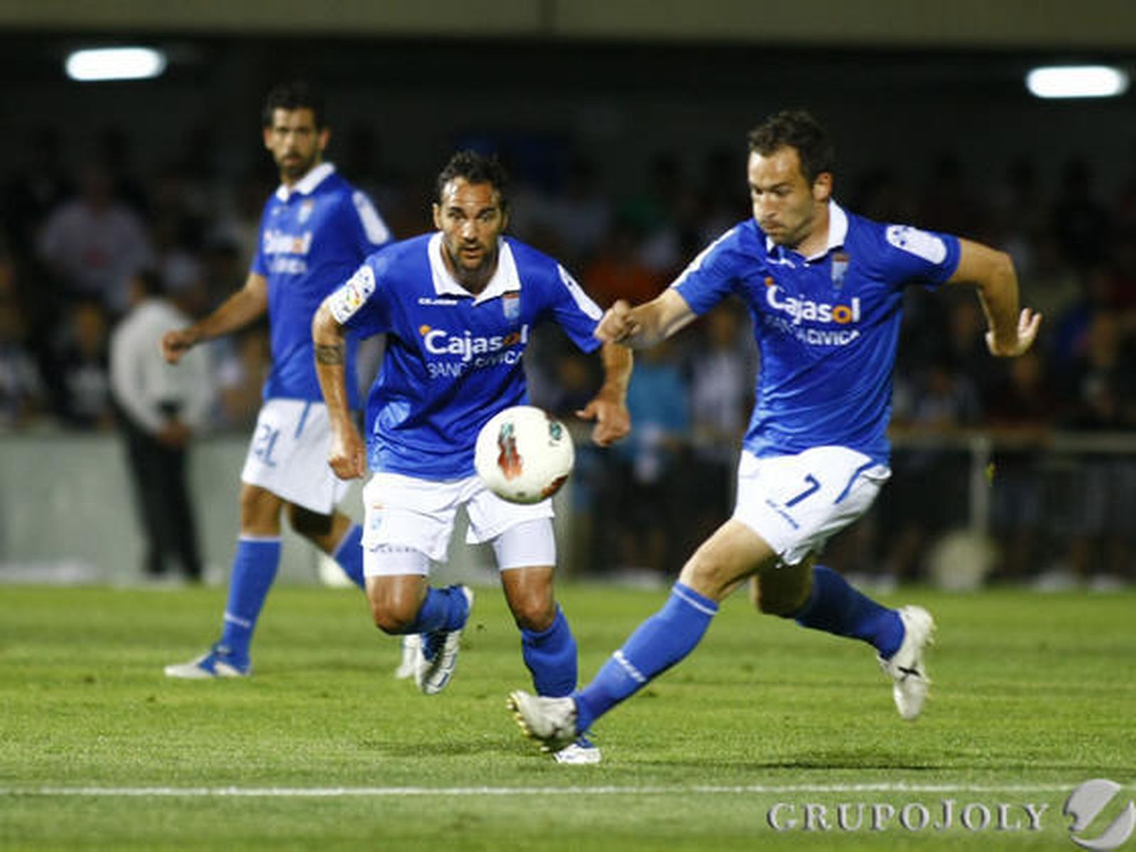 Tato no brilló como en otras ocasiones. En la imagen monta una contra escoltado por Campano. 

Foto: lof