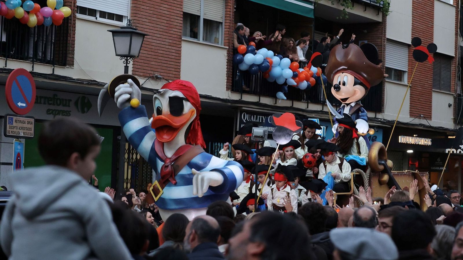 Los piratas llegan a Triana.