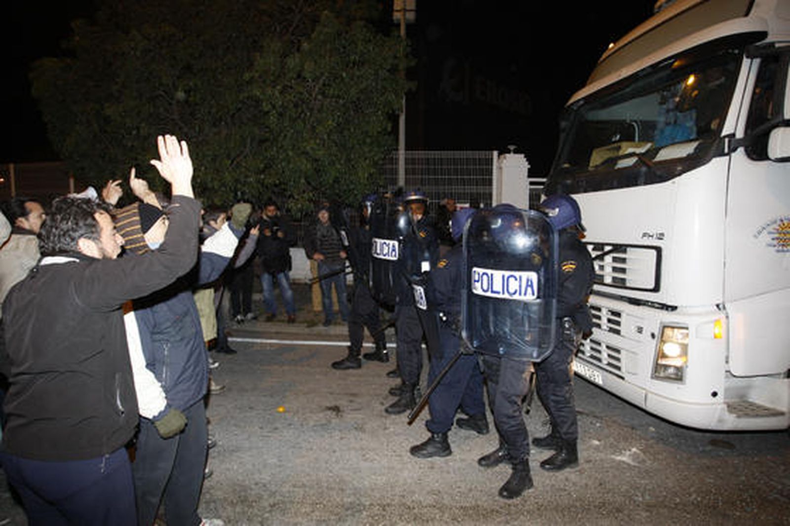 Primeras disputas en la huelga 

Foto: Javier Albiñana
