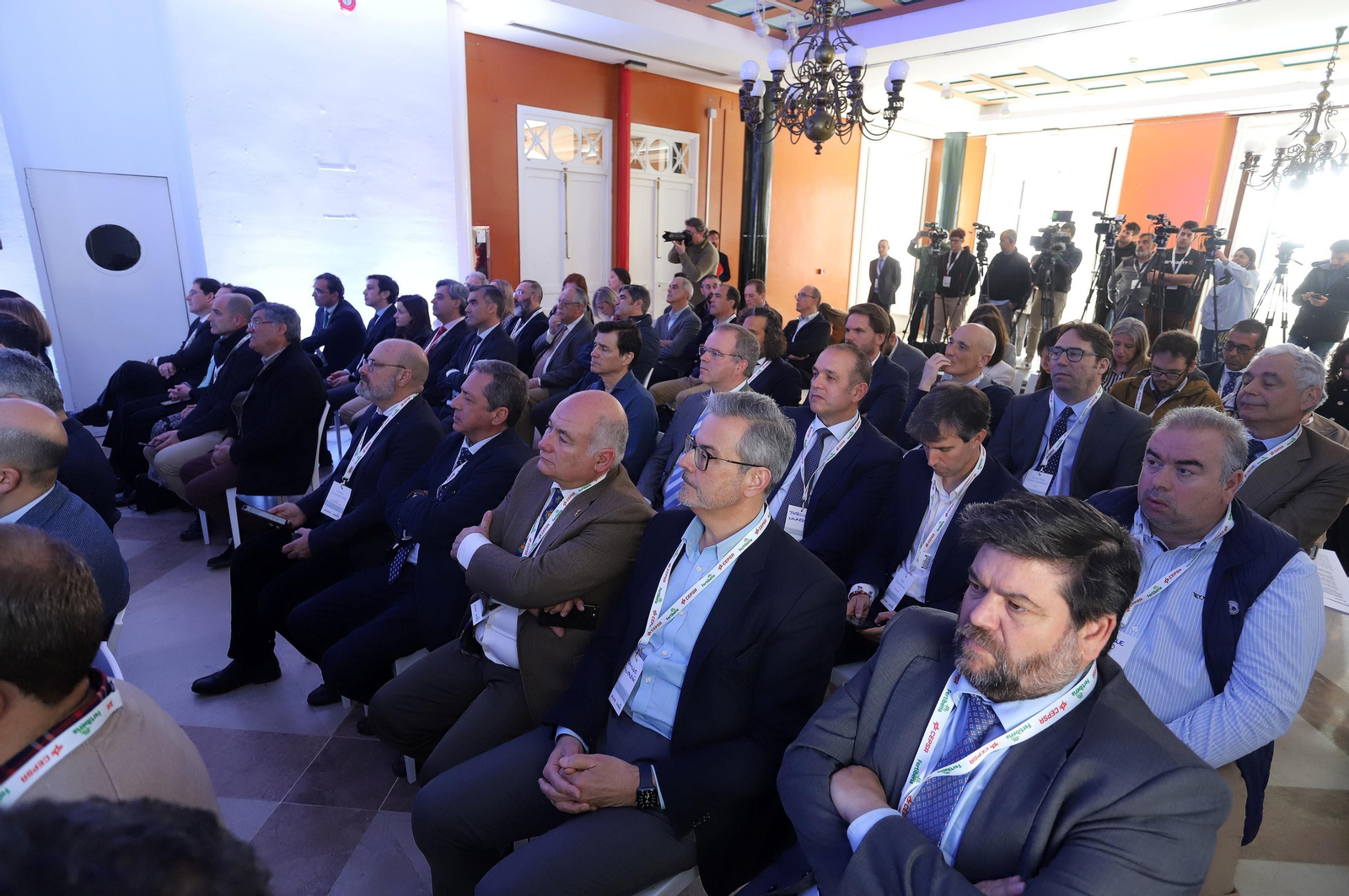 Imágenes de la firma del acuerdo entre Cepsa y Fertiberia para implantar el anillo de hidrógeno verde en Huelva