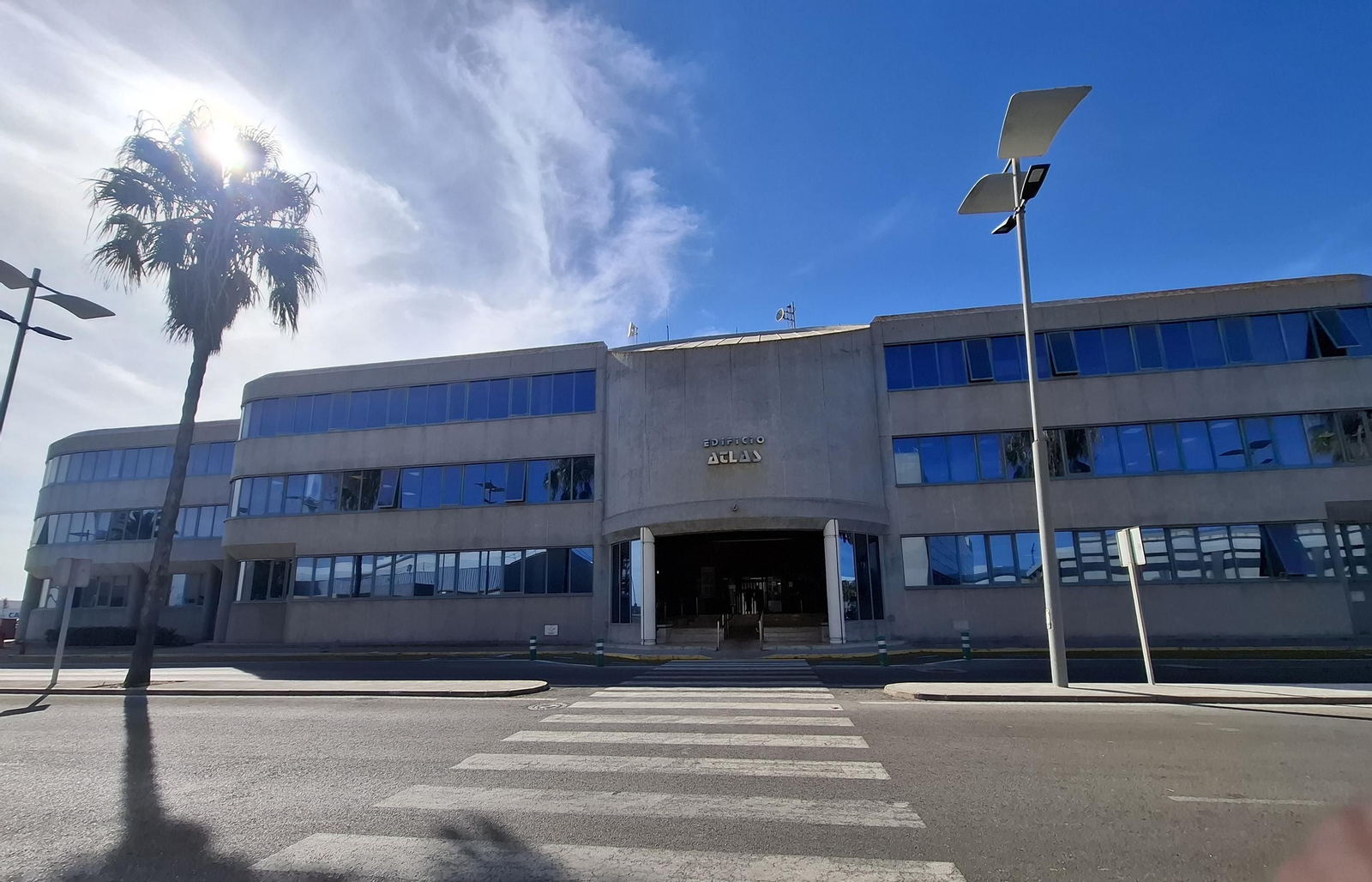 El edificio Atlas de Zona Franca pasará a ser la sede de Proelsur El edificio Atlas de Zona Franca pasará a ser la sede de Proelsur