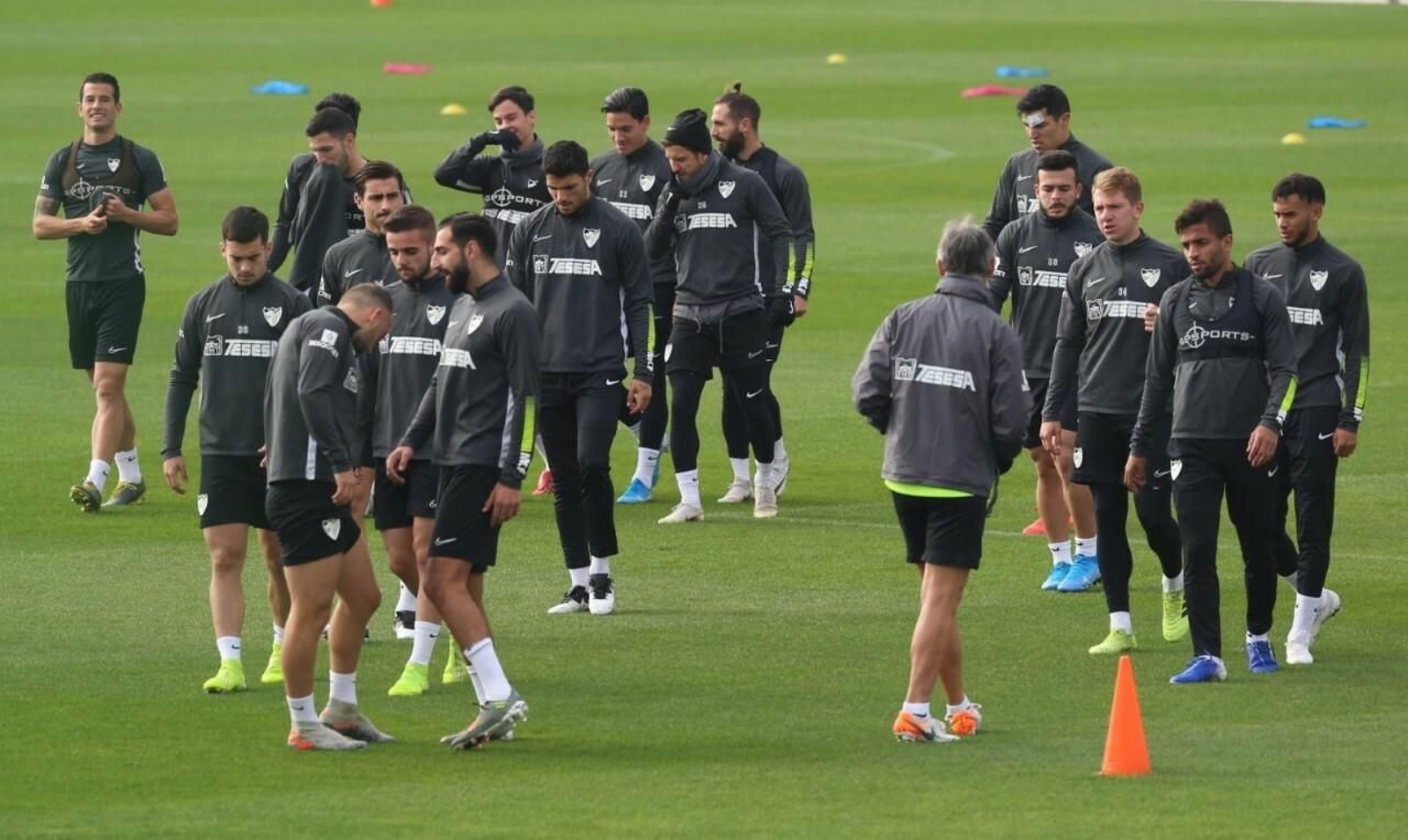 El Málaga se entrena sin Víctor