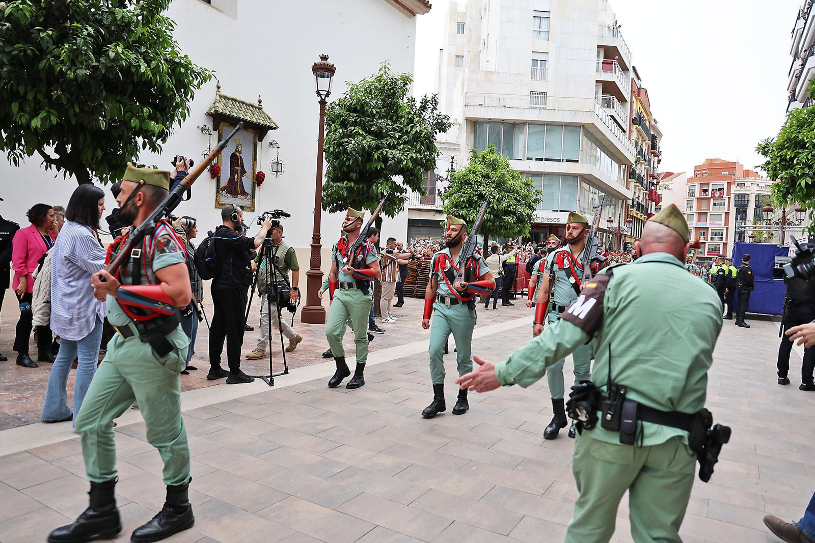 Las mejores imágenes del Sábado de Pasión en Huelva: La Legión con el Cristo de la Vera+Cruz