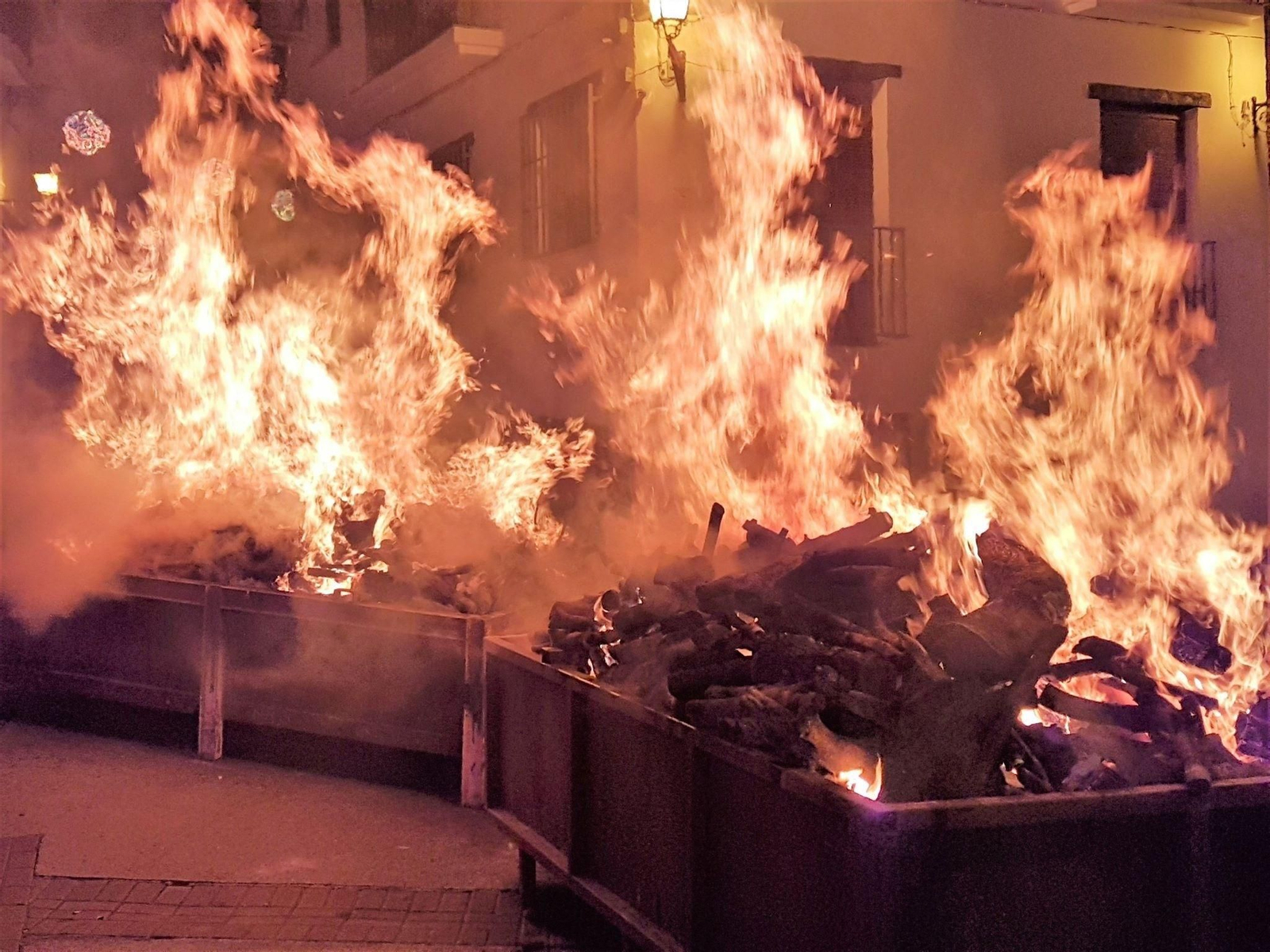 Las hogueras de las fiestas de los Chiscos de Torvizcón de la Alpujarra.