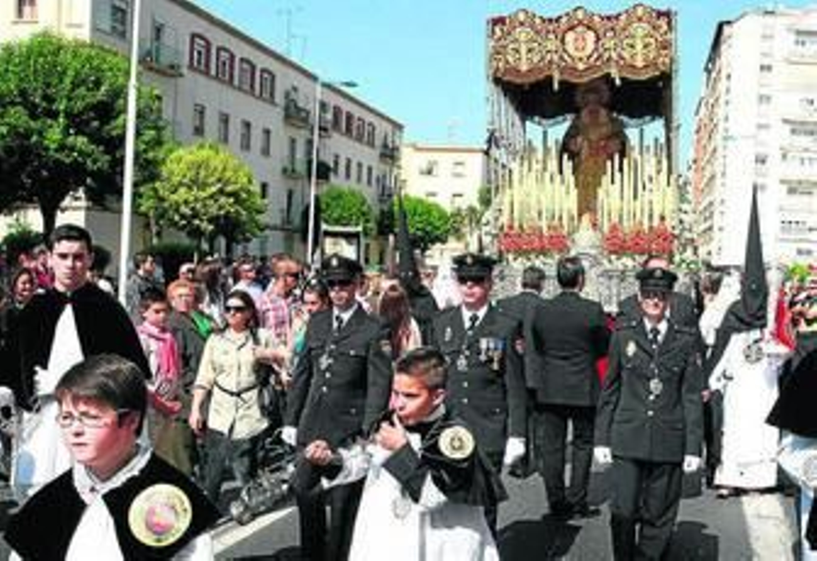 Miembros de la Policía Nacional, en el cortejo de la Cena el pasado mes de abril.