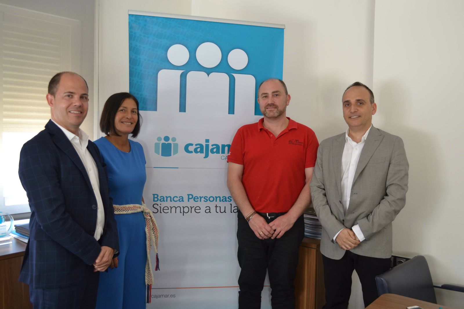 Mariano Ramírez, presidente de la Asociación de Comerciantes y Sergio Ruiz, director de Negocio de la Dirección Territorial de Cajamar en Almería.