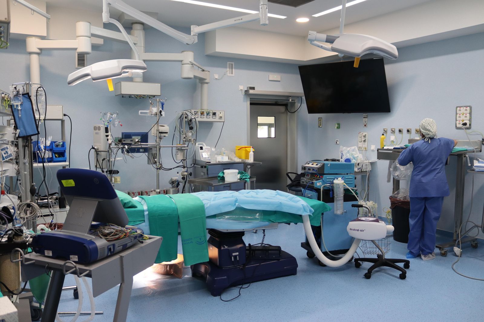 Un quirófano del Hospital Reina Sofía.