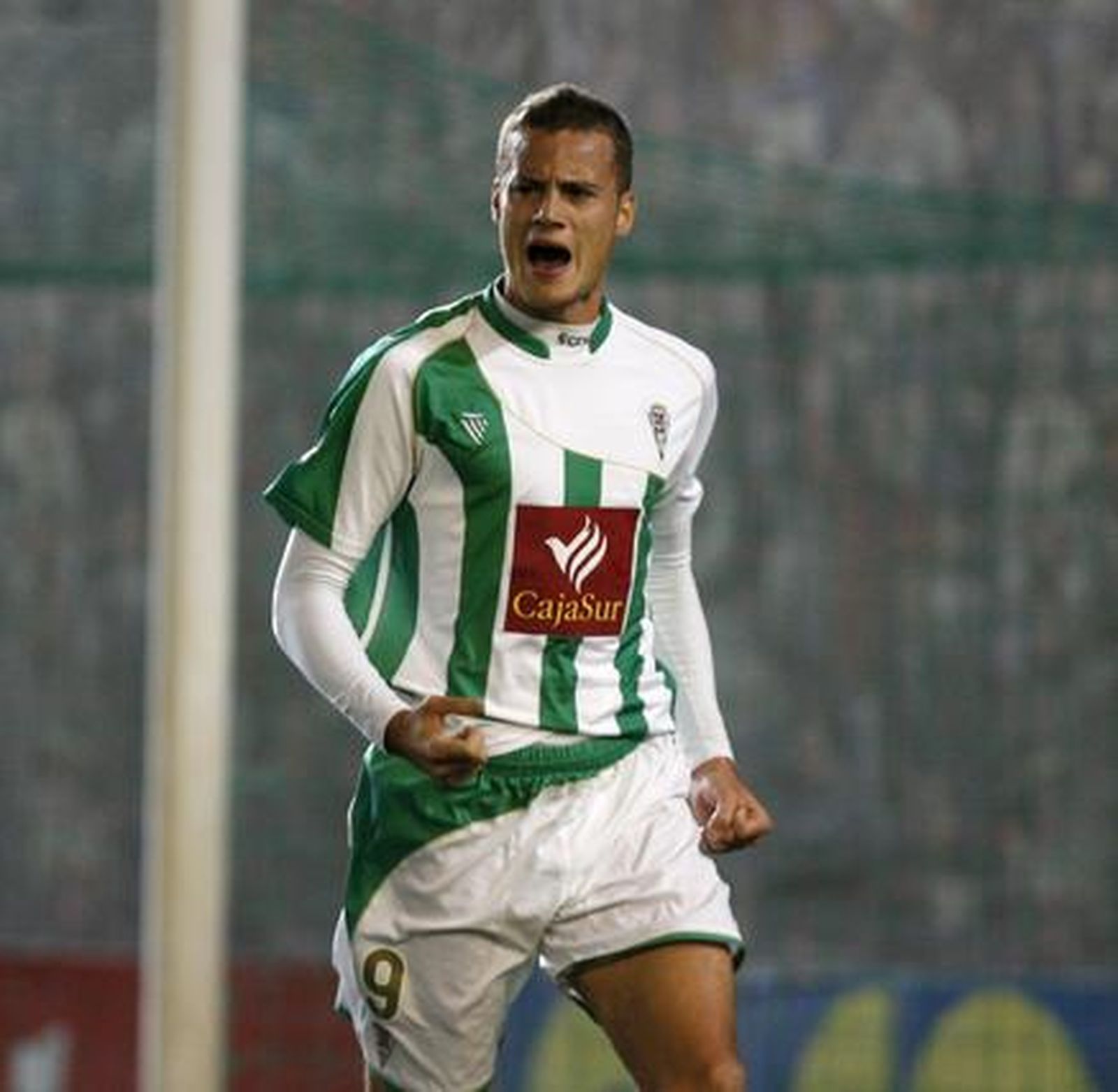 El Córdoba encarrila la clasificación para octavos de final de la Copa del Rey ante el Racing de Santander. / José Martínez