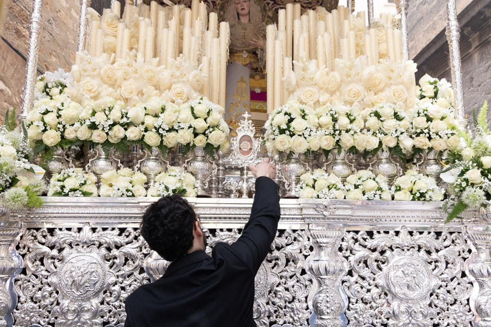Los jiennenses se echan a la calle para presenciar la primera de las procesiones de la jornada: la Borriquilla (II)