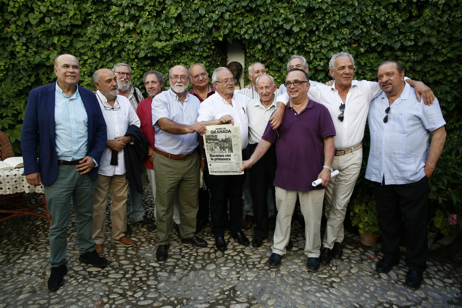 Antonio Ramos Espejo, en el centro, en la entrega del Pozo de Plata.
