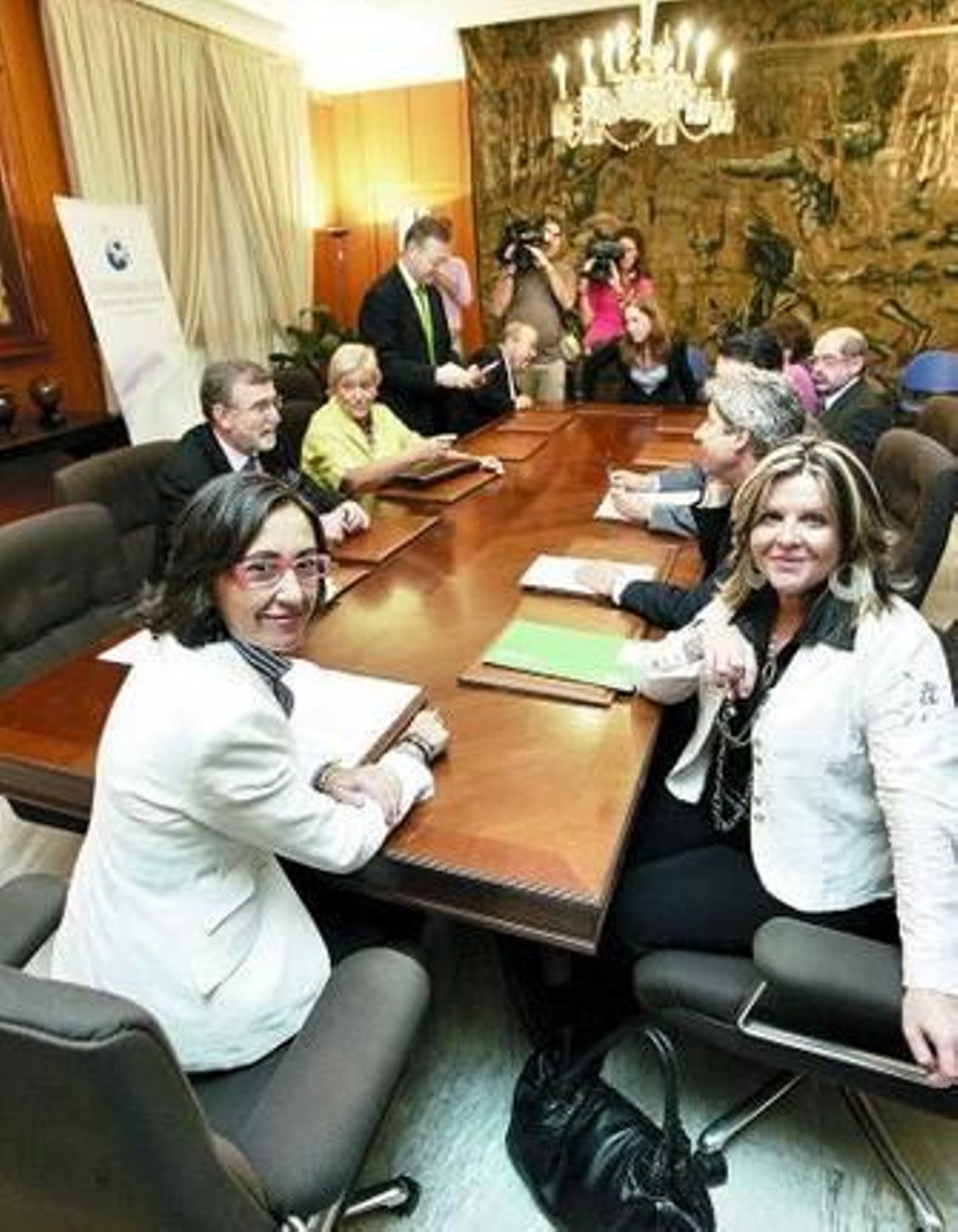 Los patronos, antes del inicio de la reunión.
