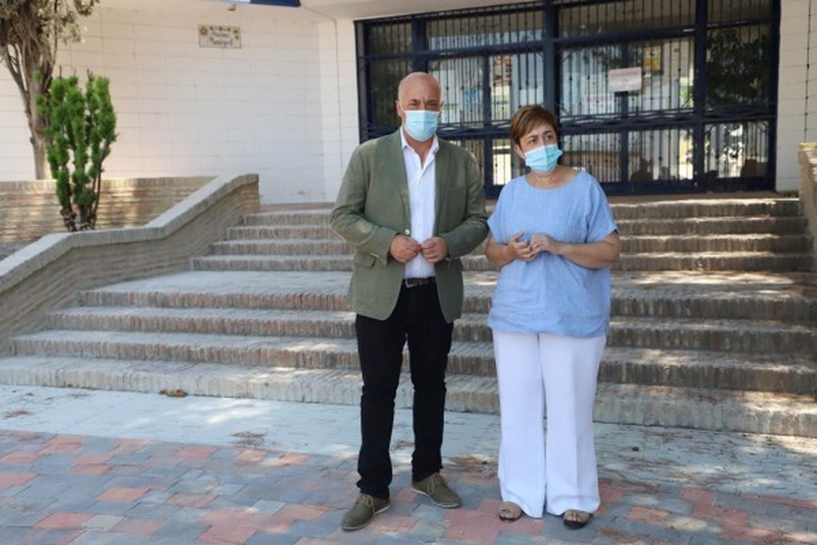 El presidente de la Diputación Antonio Ruiz y la alcaldesa de Moriles, Francisca Carmona.