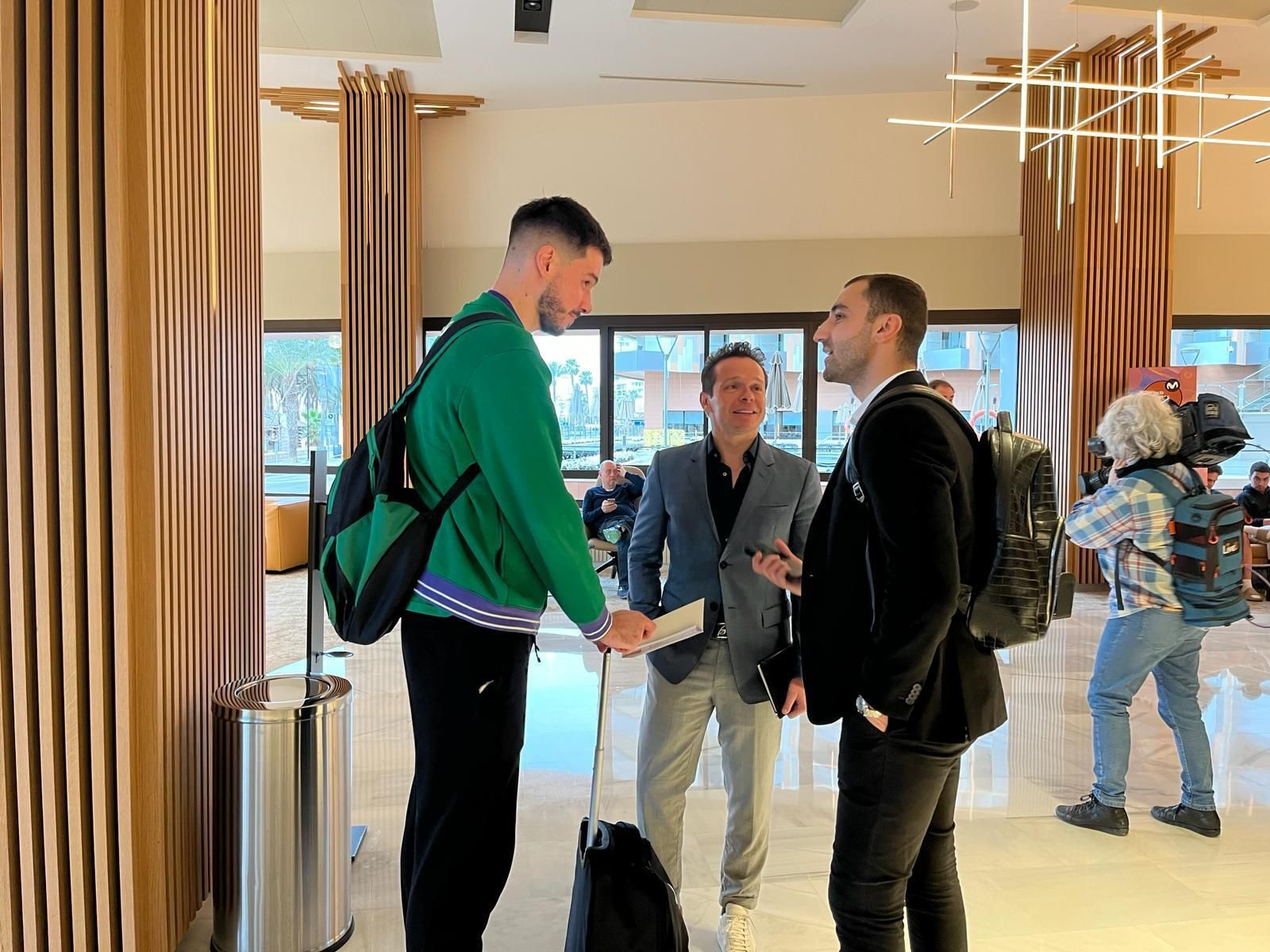 Barreiro, junto a David Carro, su representante