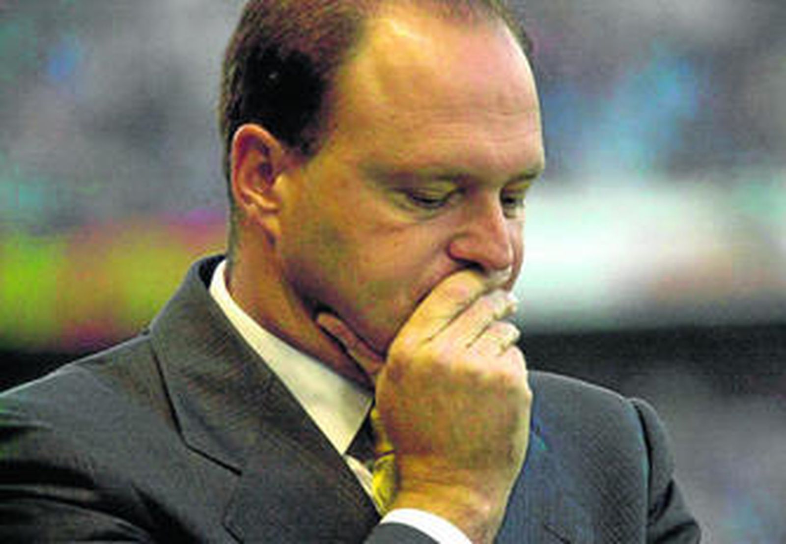 Pepe Mel, muy reflexivo durante el transcurso de un partido.