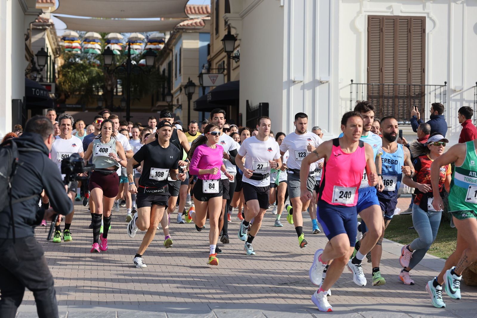 La Carrera Solidaria por el Día de la Mujer McArthurGlen, en fotos