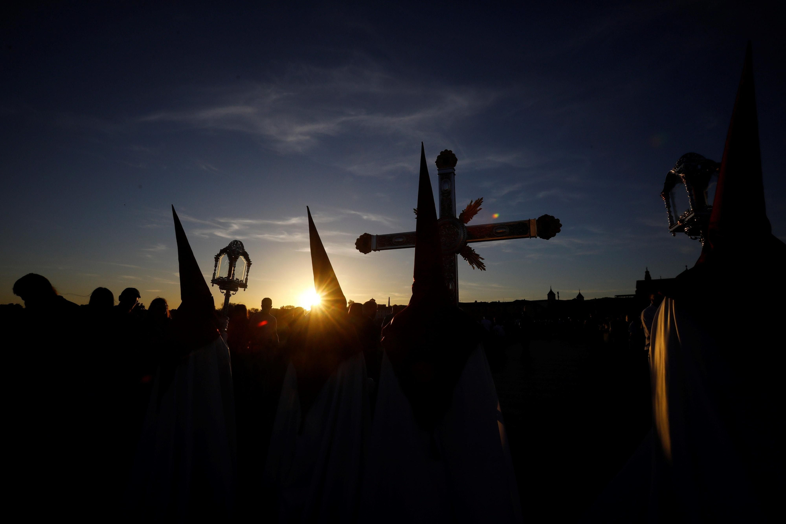 Viernes Santo en Córdoba: la procesión del Descendimiento, en imágenes