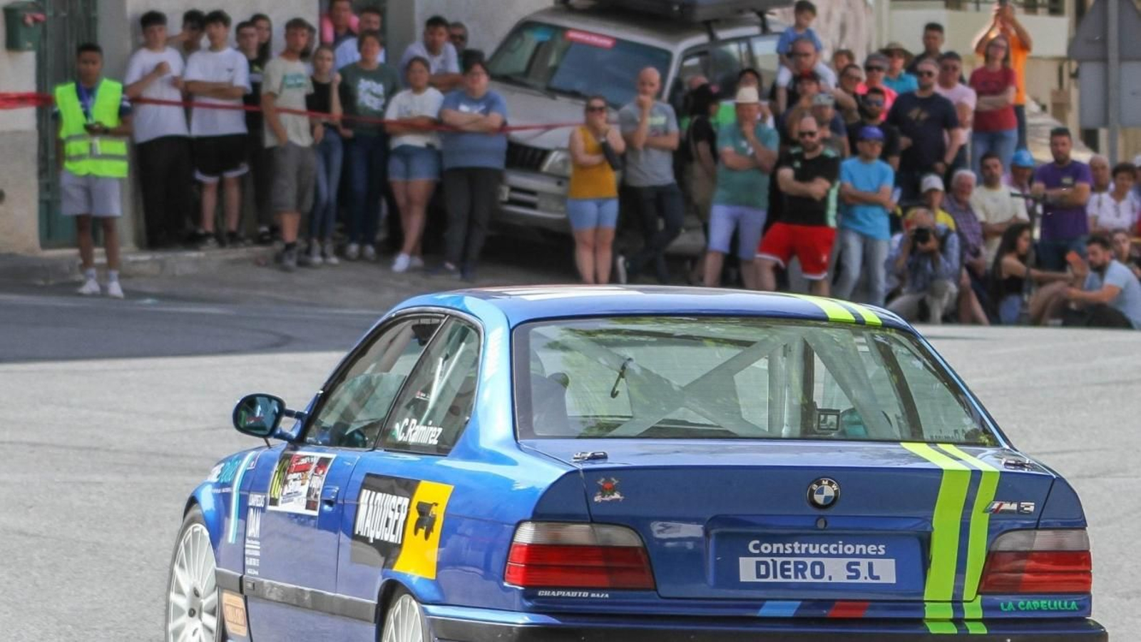 Los espectadores siguen de cerca a uno de los participantes de la pasada edición.