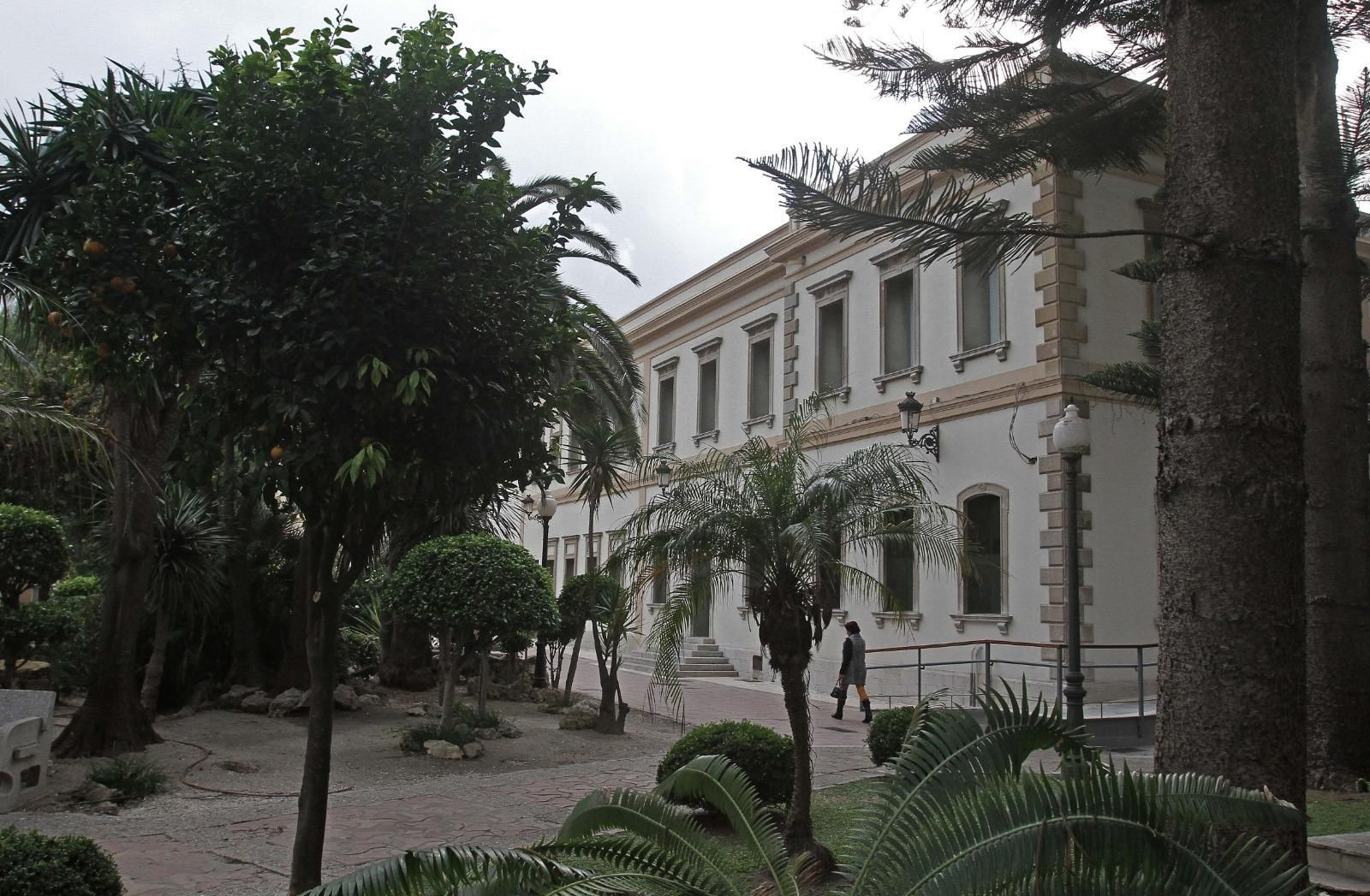Los jardines municipales de Saccone, junto al Ayuntamiento de La Línea.