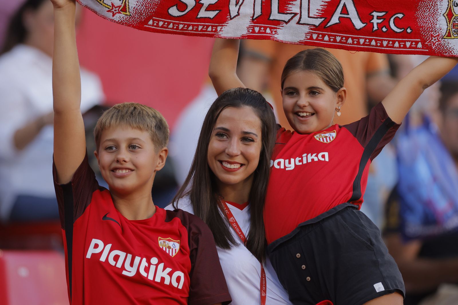 Búscate en las fotos del Sevilla-Almería