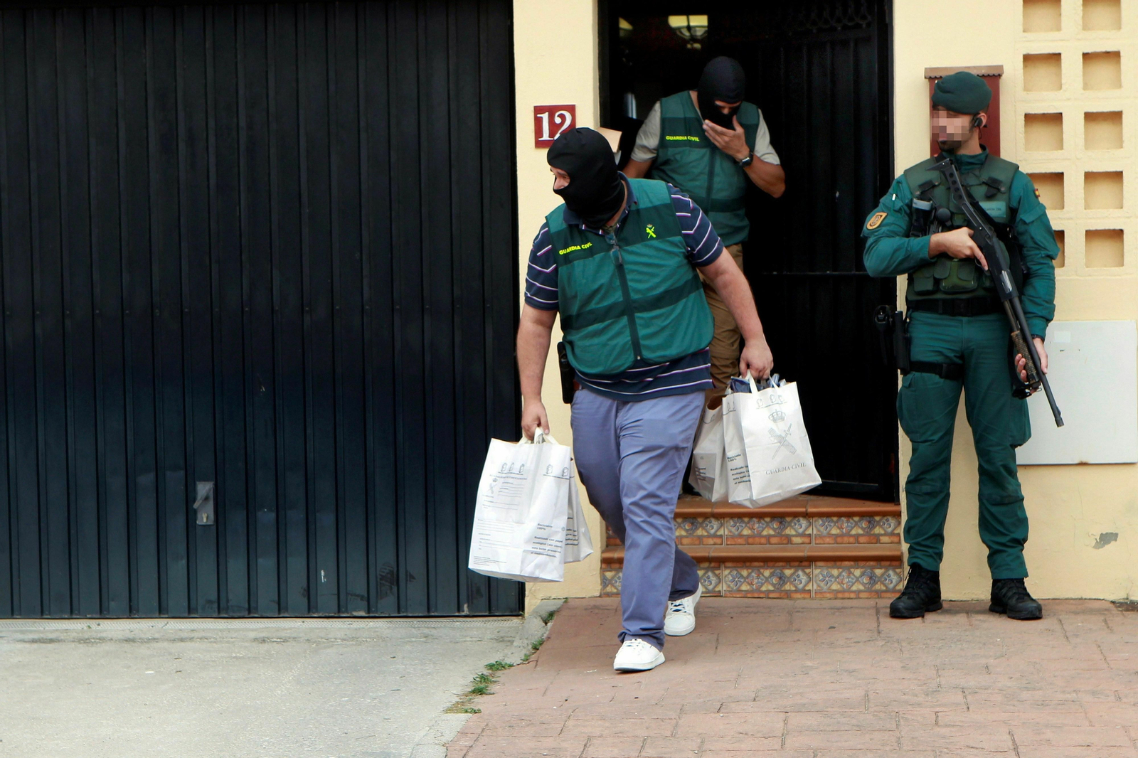 Registro en Huétor Tájar dentro de la operación contra el transporte de droga