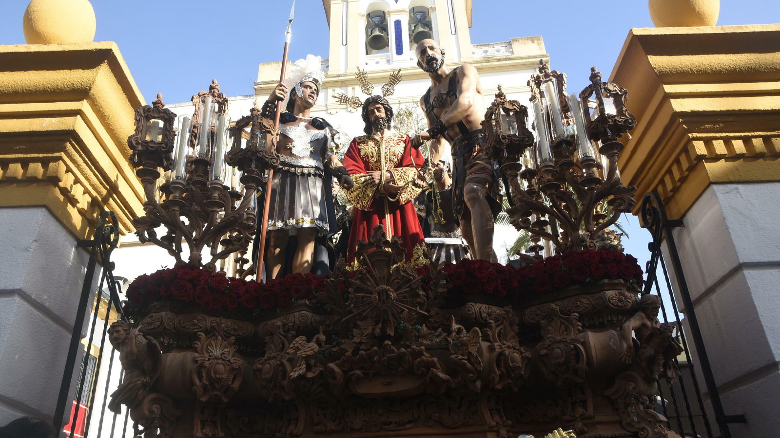 Salida del paso del Prendimiento desde María Auxiliadora