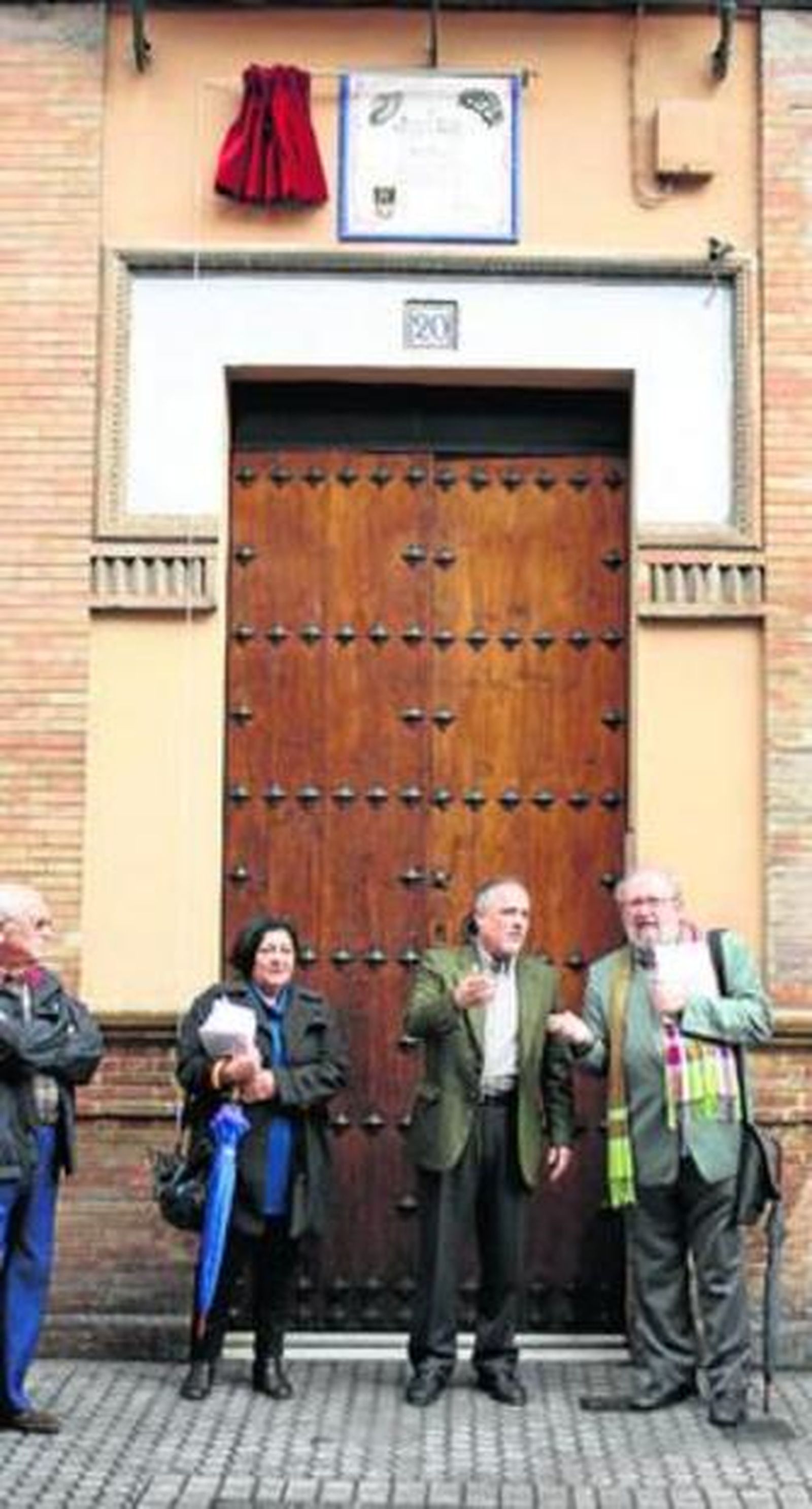 José Manuel García y Gómez y Méndez, bajo la placa.