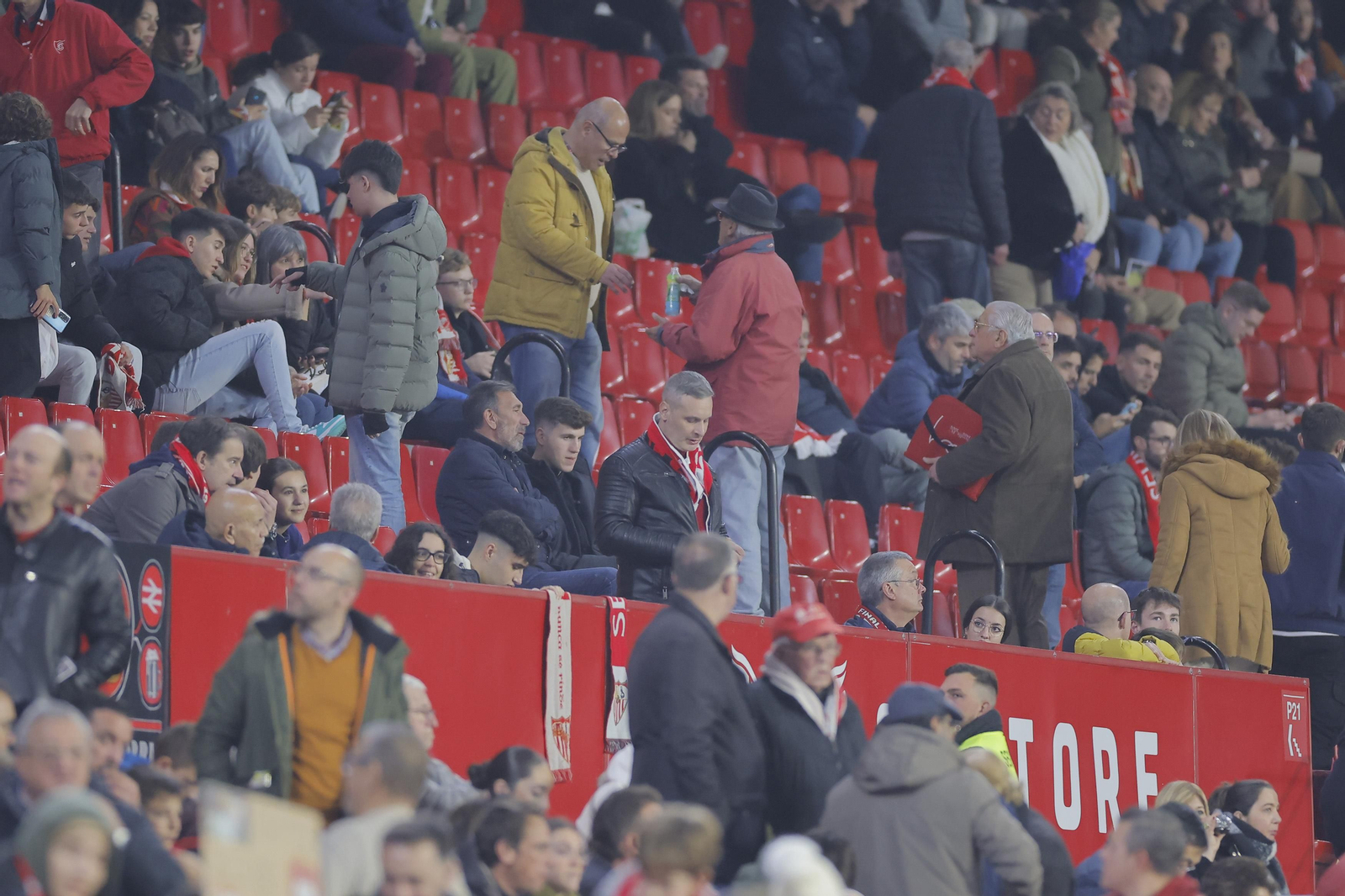 Búscate en las fotos del Sevilla-Alavés