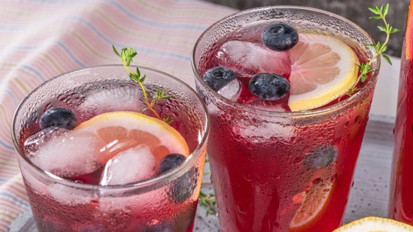 Limonada de frutos rojos