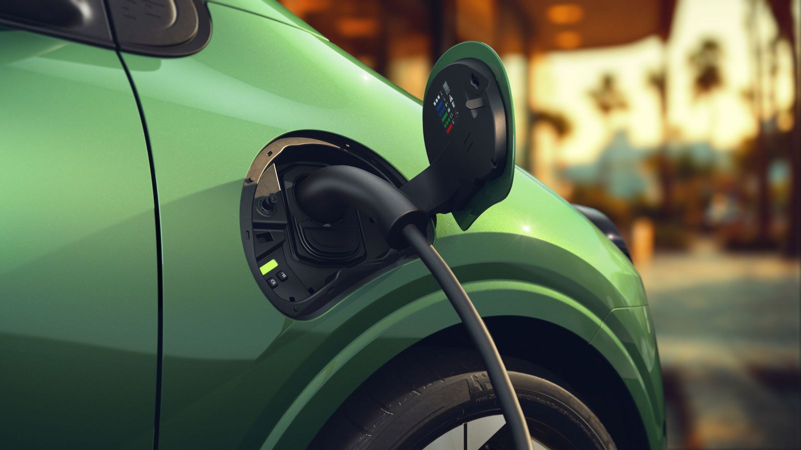 Los coches eléctricos se situan al borde del 9 por ciento de cuota del mercado al superar, por primera vez en un año, las 100.000 unidades vendidas.