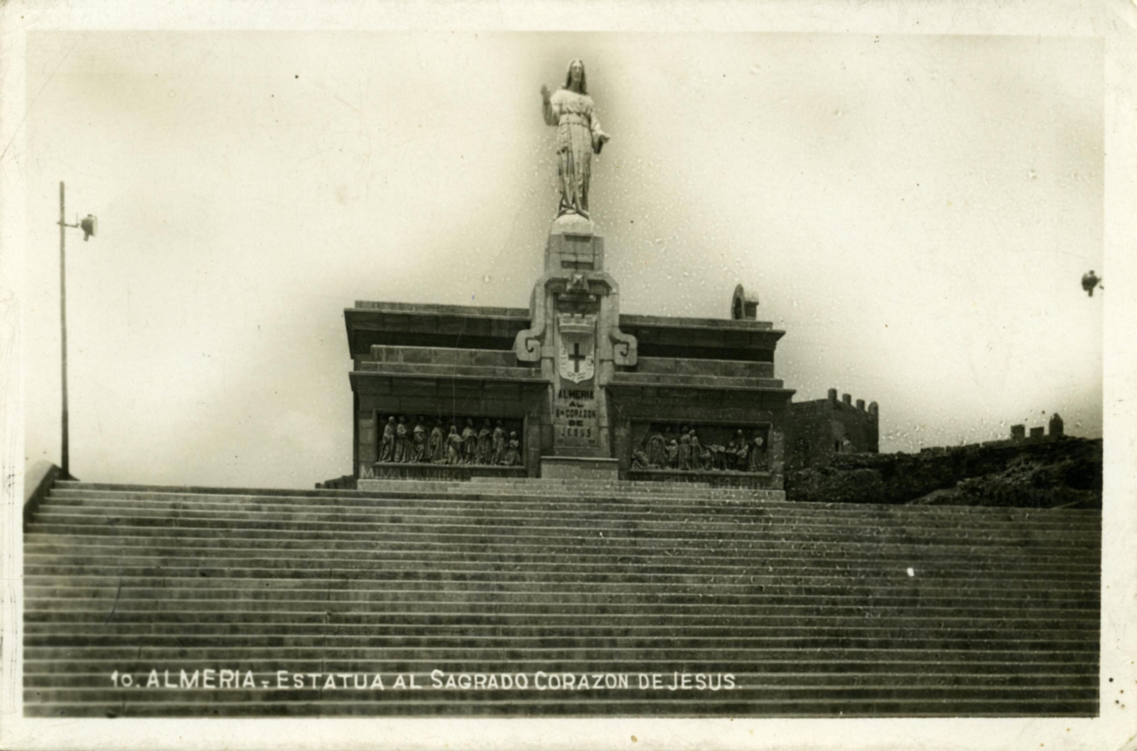 Estatua al Sagrado Corazón de Jesús