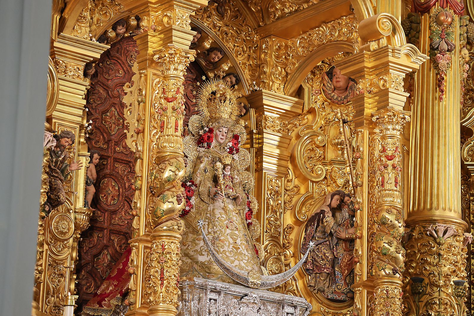 Sabatina y Bendición de nuevos atributos para la Virgen del Rocío