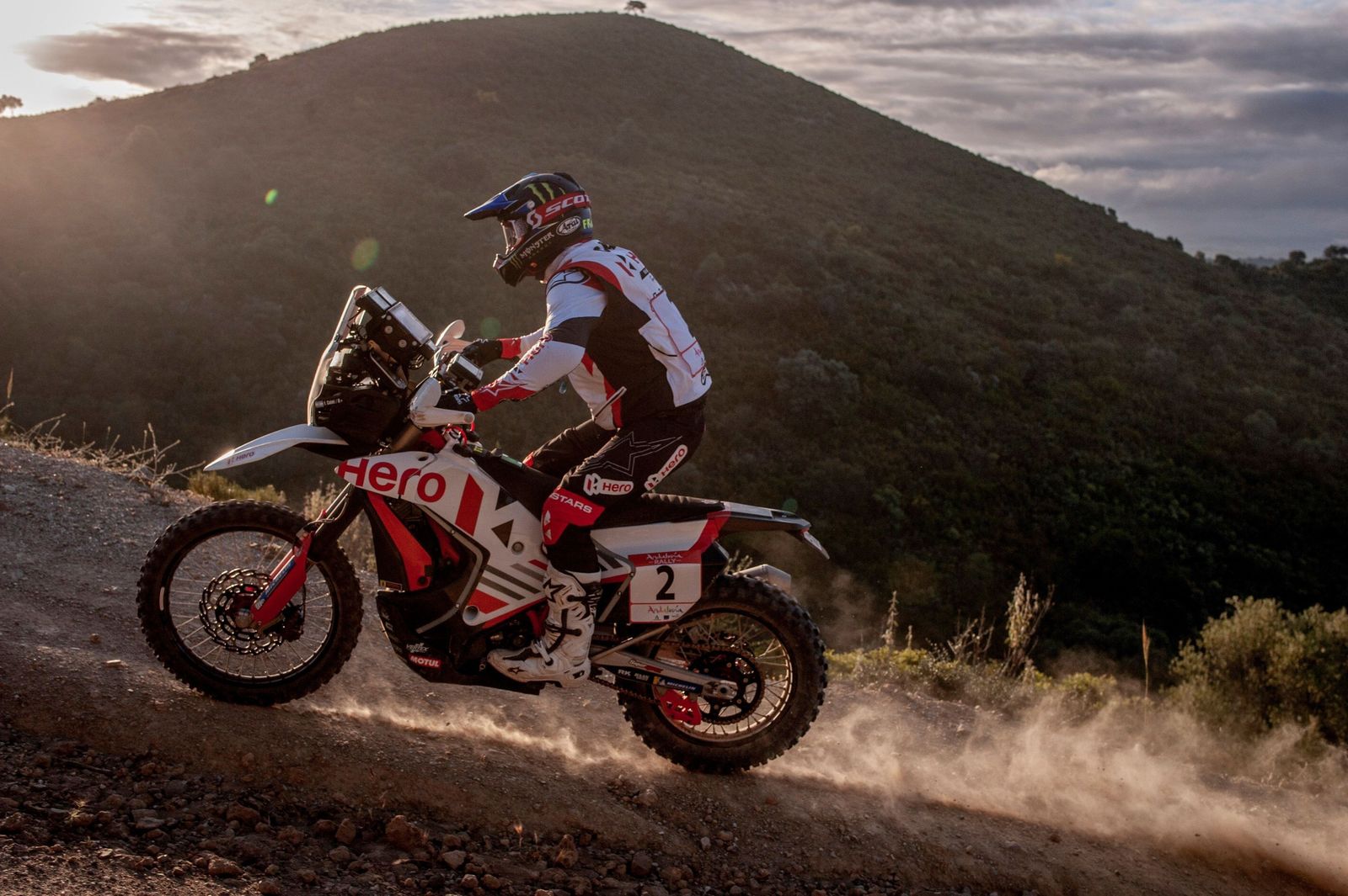 Los grandes del Dakar enseñan el paisaje rural de Andalucía