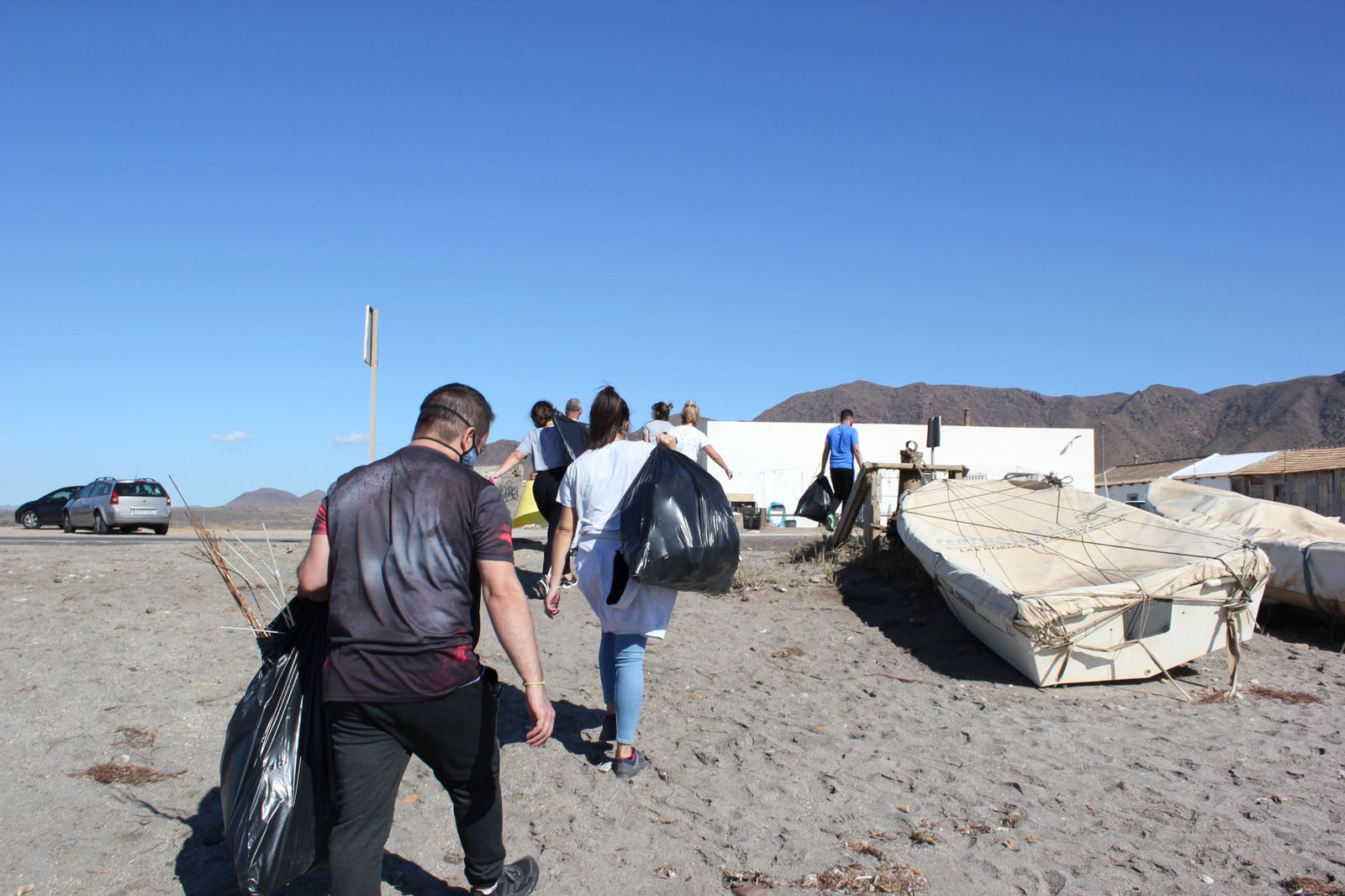 Limpieza de residuos en Gabo de Gata.