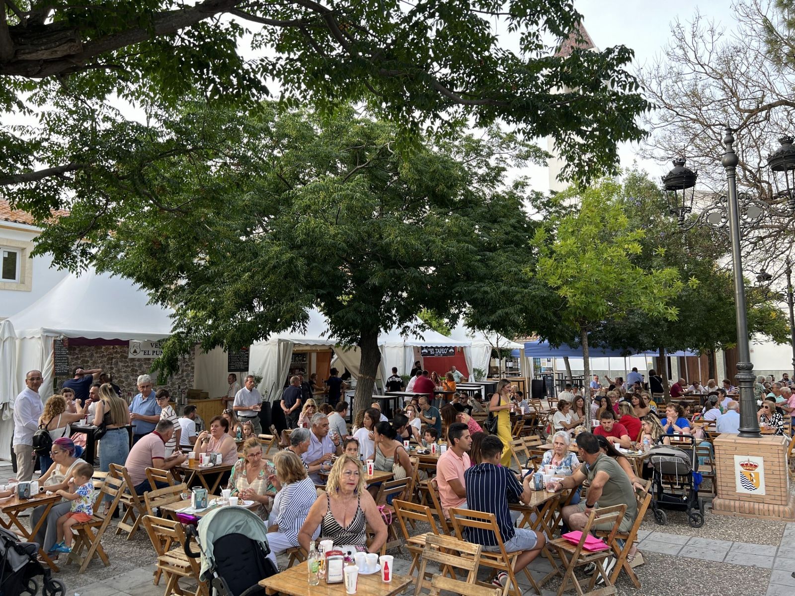 Imagen de la X Feria de la Tapa de Guadalcacín en la Plaza de la Artesanía