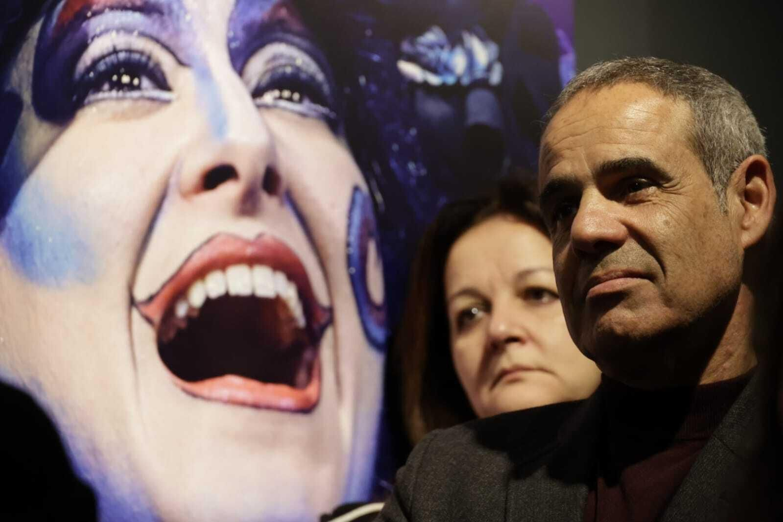 La exposición 'Carnaval de Improviso. Retratos urgentes: la trastienda del COAC', en imágenes